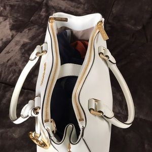 Michael Kors Pocket Book